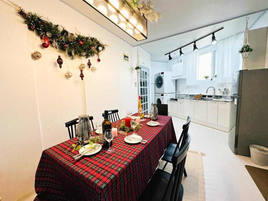 Rock 樂 2 3 Beds 3 Min From Ewha Univ Stn