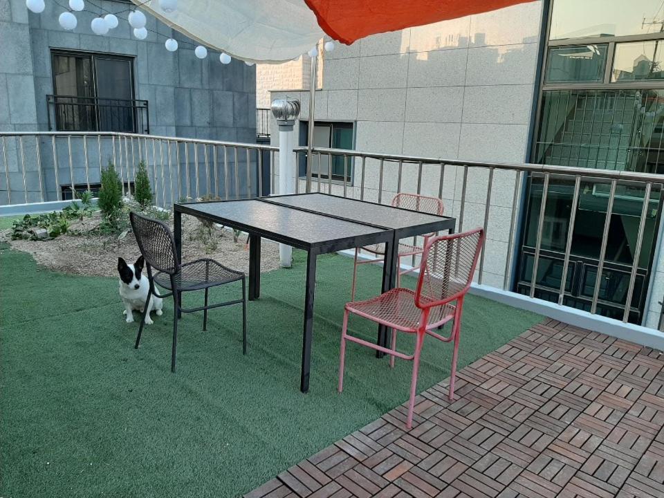 Hongdae Cozy-women's Shared Guest house *