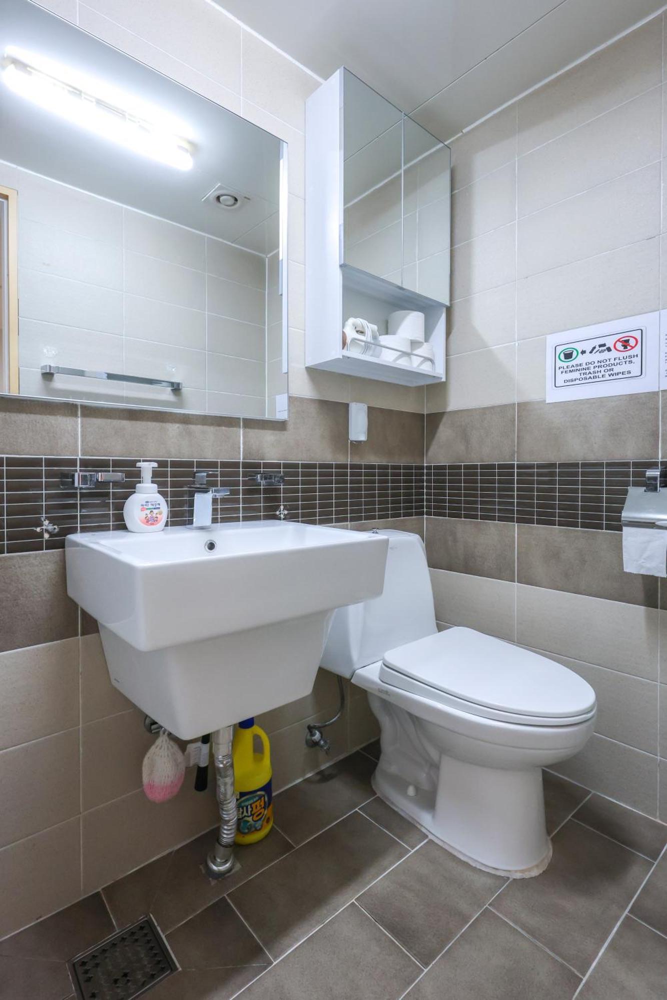 Rumah percutian Modern And Comfy House/ Hongik St. Exit 2 10min *