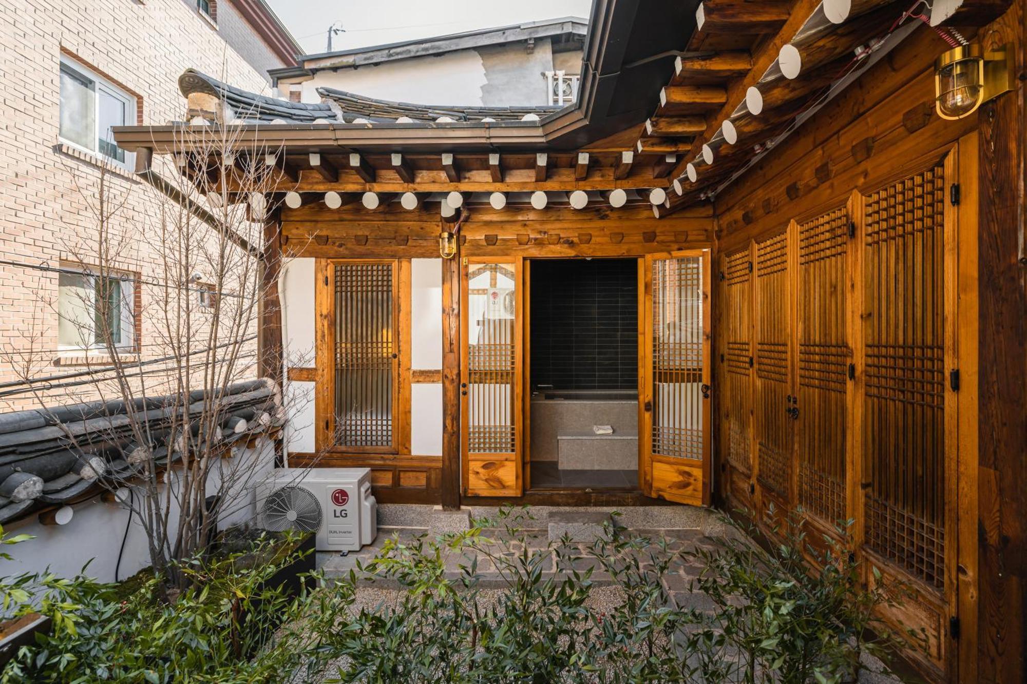 Vila Warm Nest Retreat
