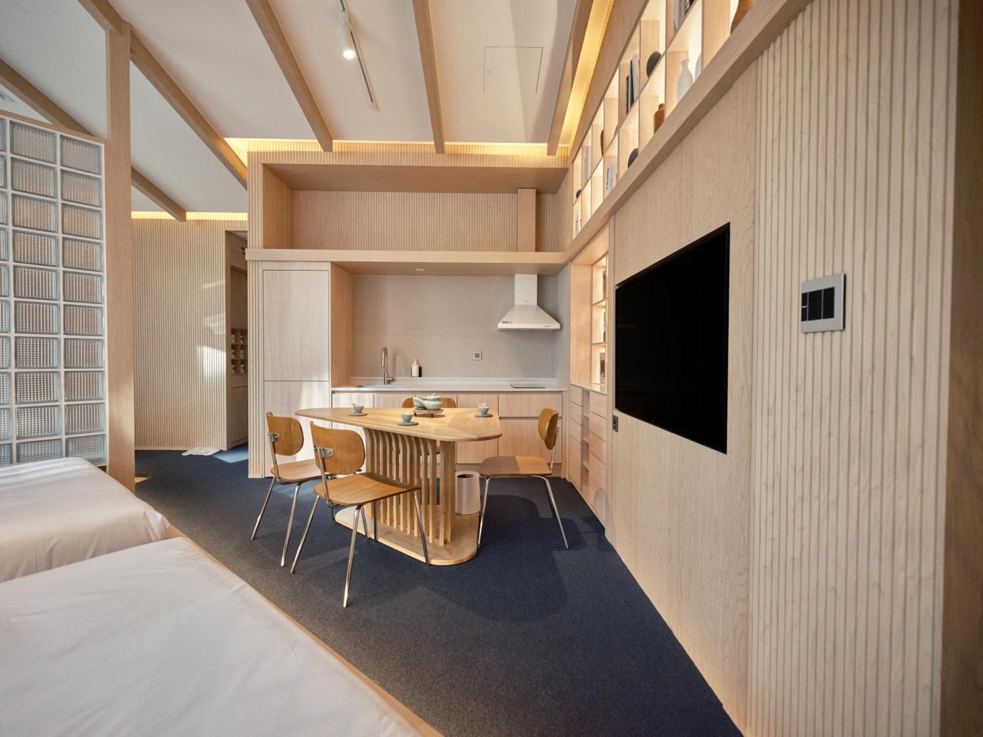 Hotel Uh Square *