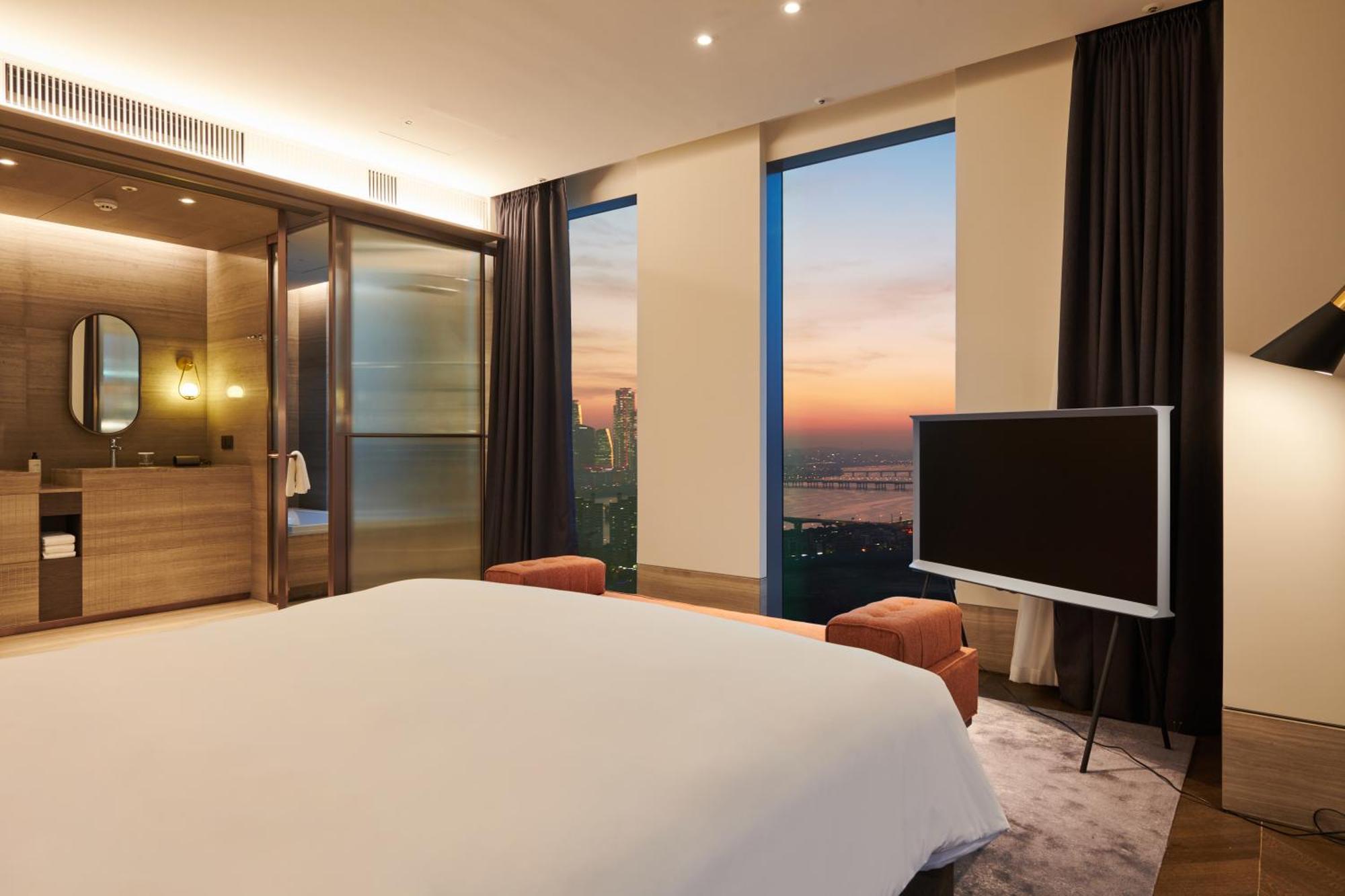Nine Tree Premier Rokaus Hotel Seoul Yongsan 4*