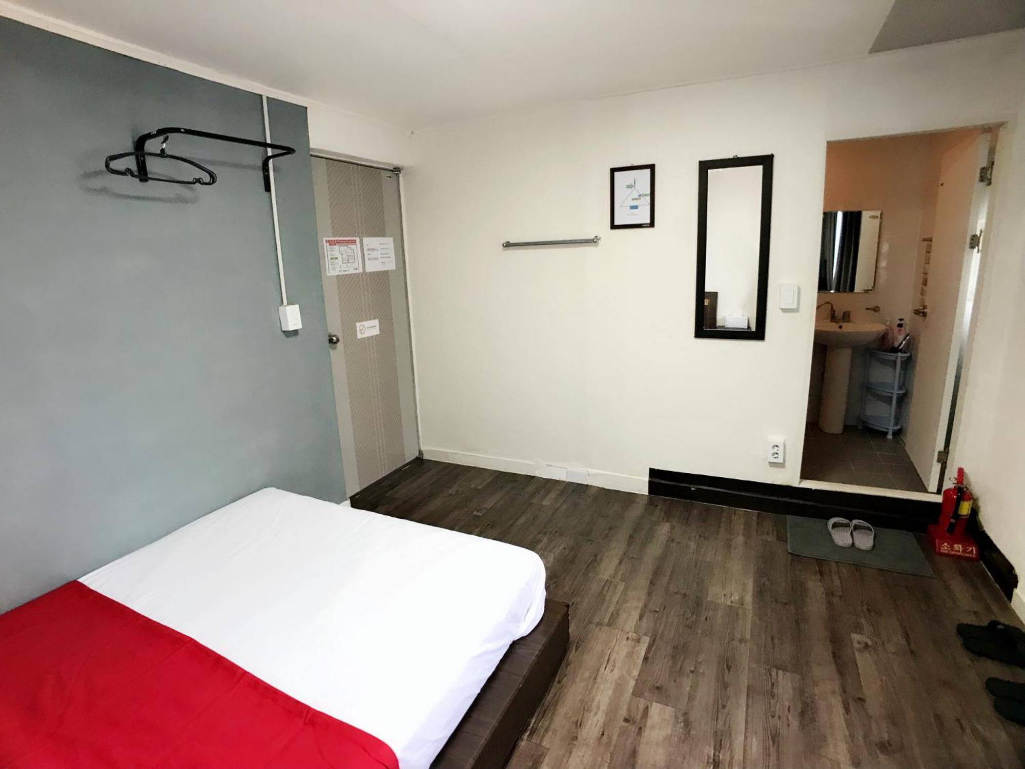 1012 House Namsan - Foreigner Only 2* Seoul
