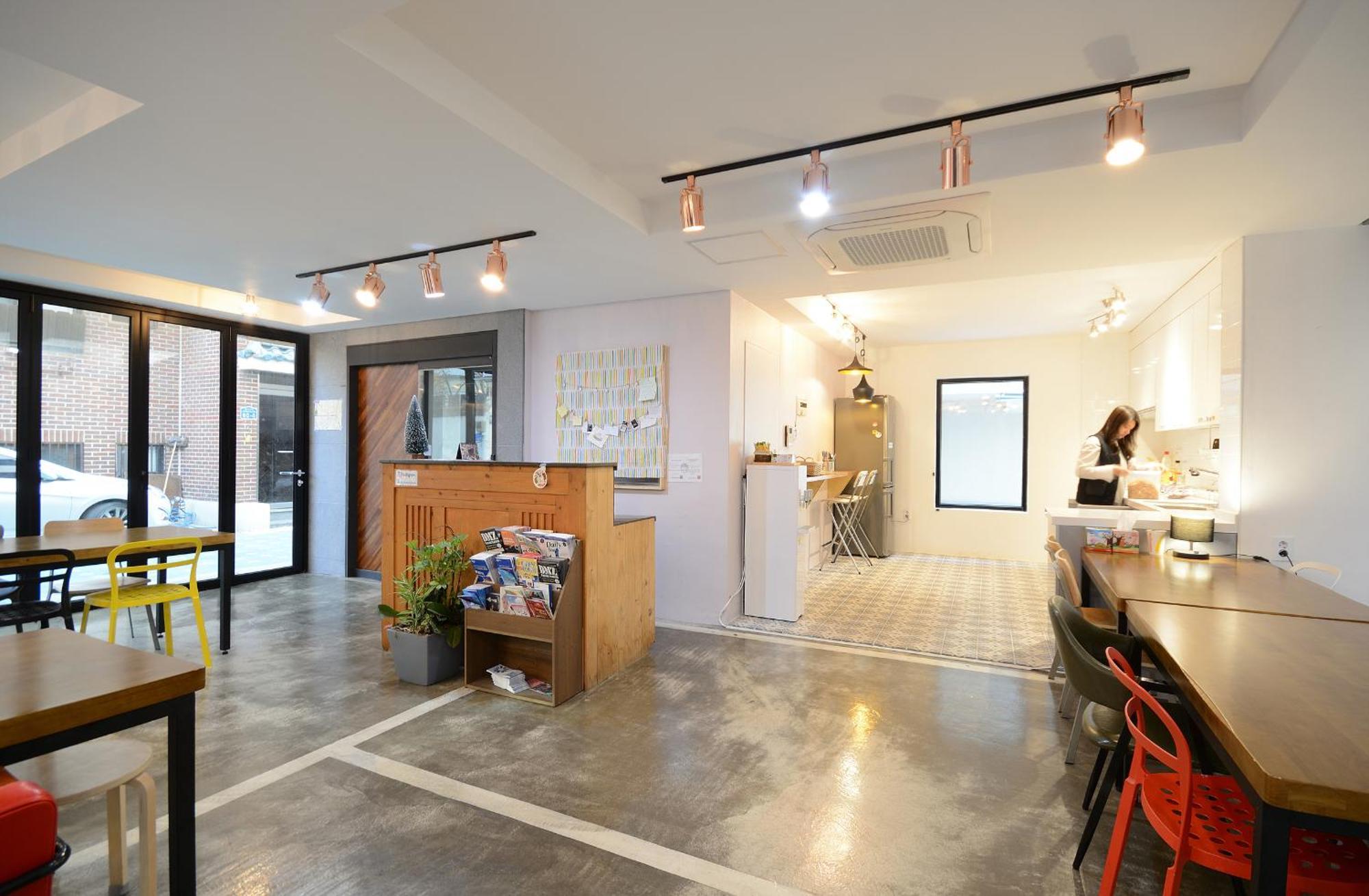 Sunnyhill Hongdae 2*