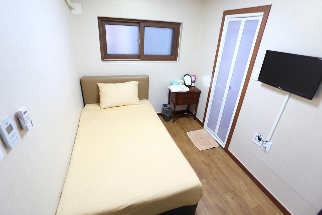 Myeongdong K 2 Hostel *