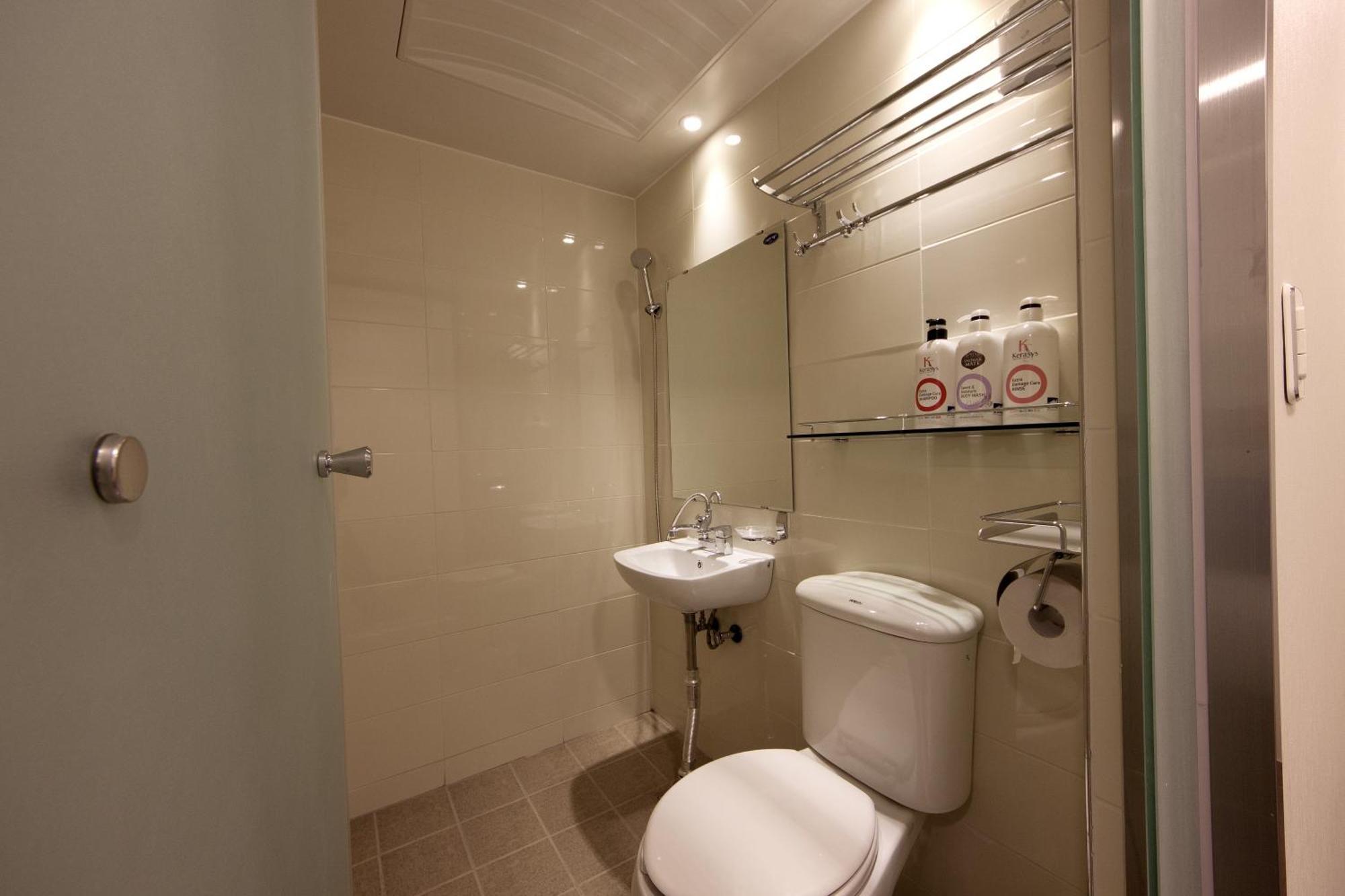 K-guesthouse Myeongdong 1 2*