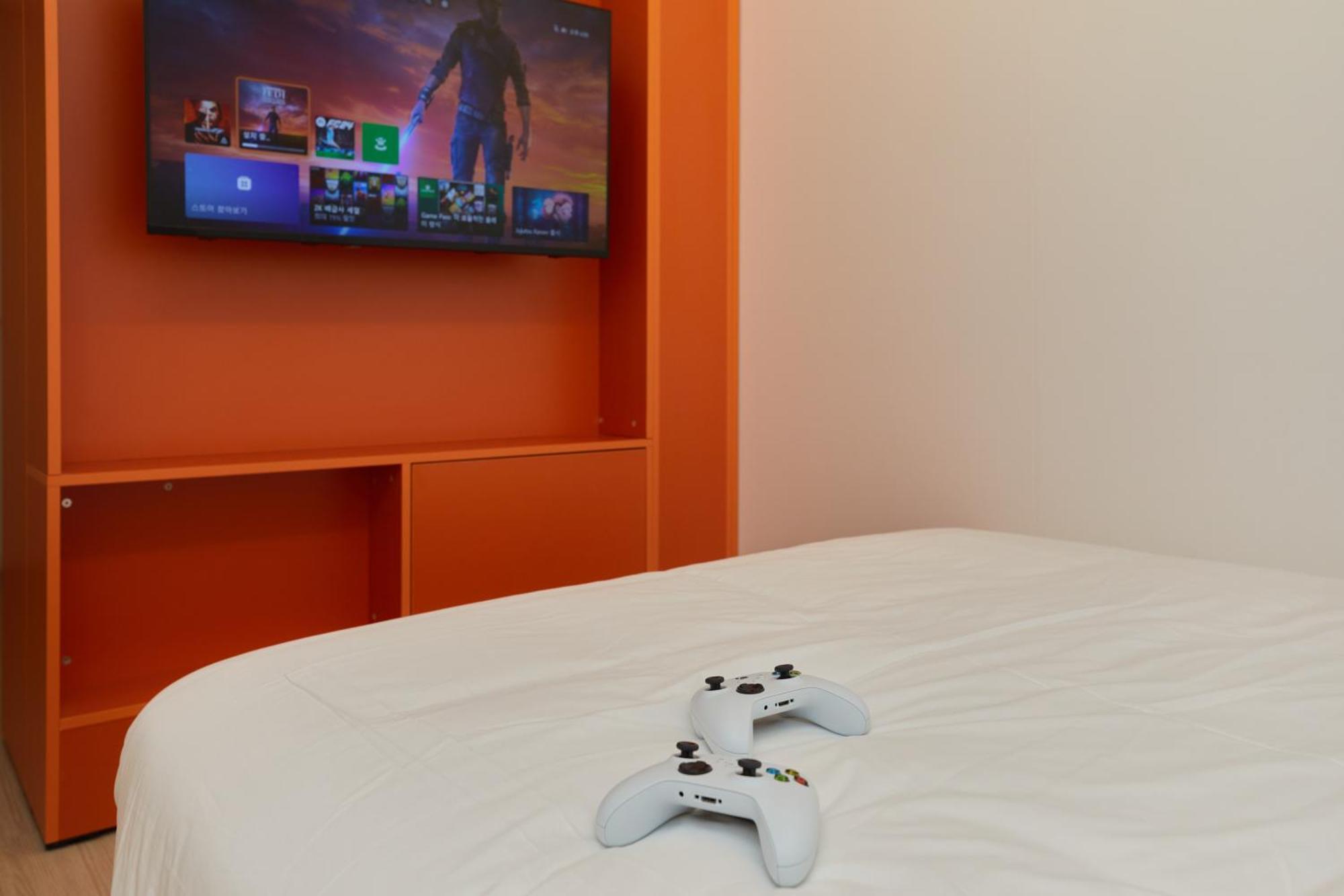 Aank Sinchon Hotel *