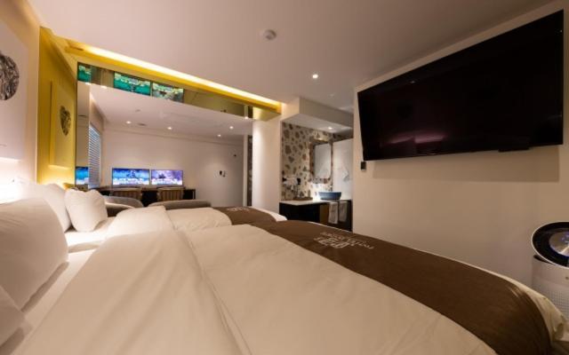 Hotel In Cafe Doksan 3*