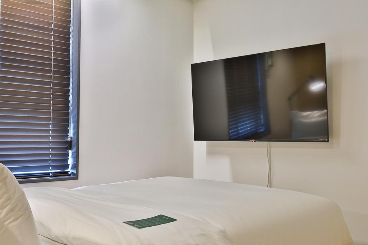 Jongro Makers X Pretty Hotel 2*
