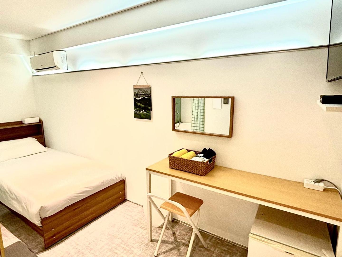 Hostel Look *