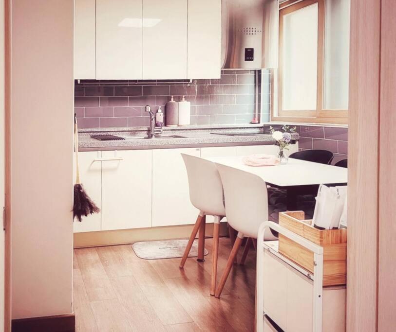 Apartment Snug J House Seoul