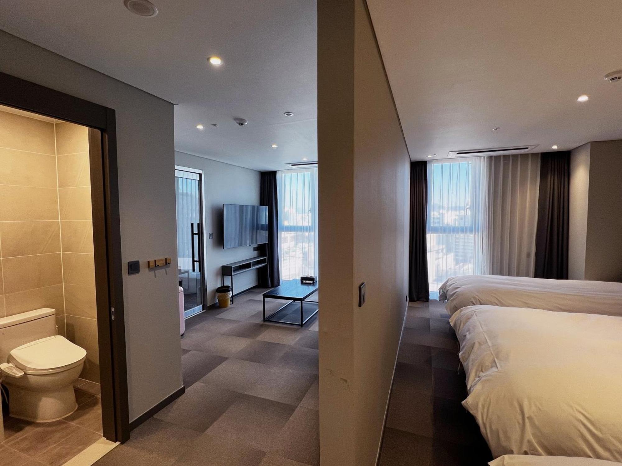 U5 Hotel *