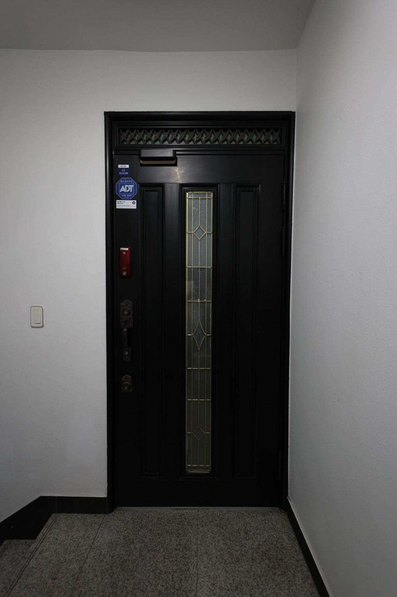 Free Pick-up, 4 Beds, Near Gangnam, Hongdae, Subway 8 Mins, Spacious Apartamento *