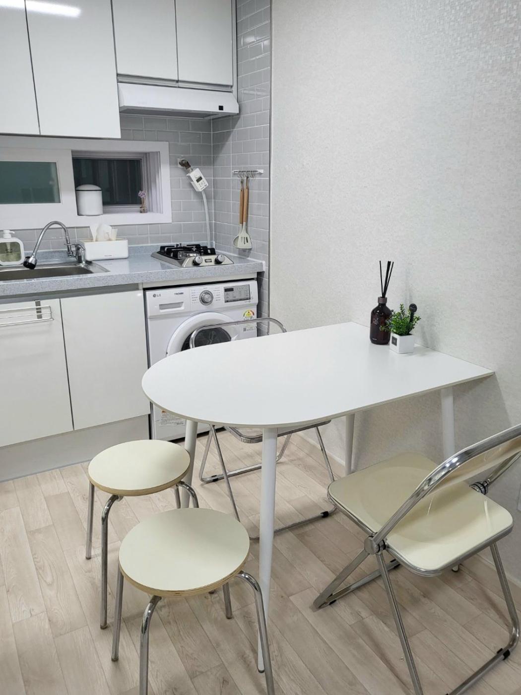 Moon House In #quiet #airport Transport Nearby#1 Min To Line2 Nakseongdae Subway *