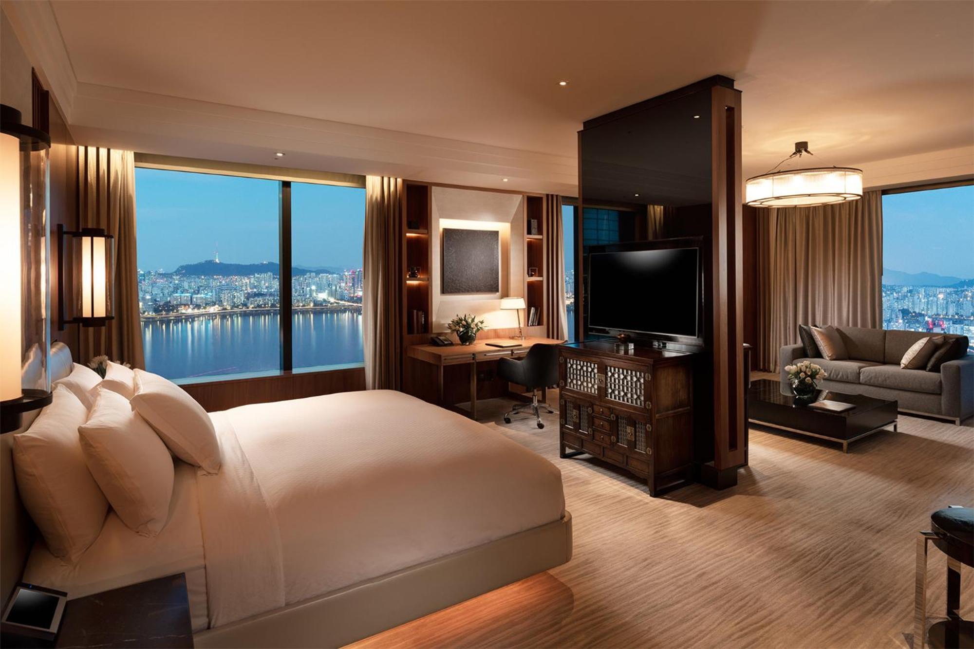 Conrad 5*