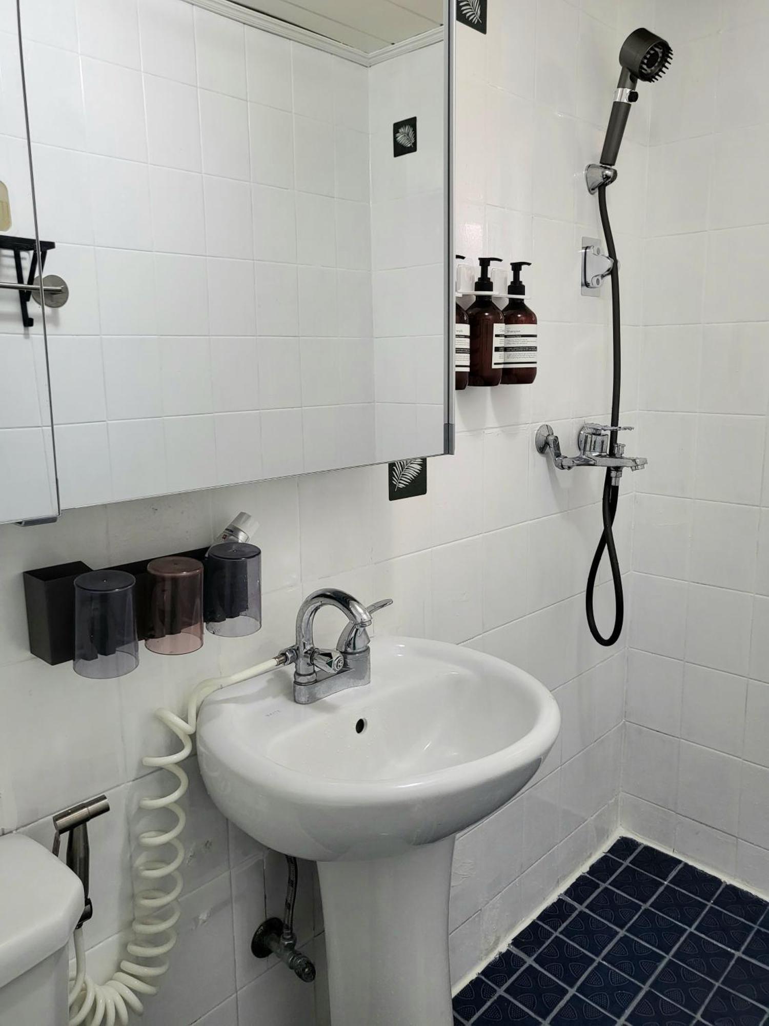 Moon House In #quiet #airport Transport Nearby#1 Min To Line2 Nakseongdae Subway Seoul