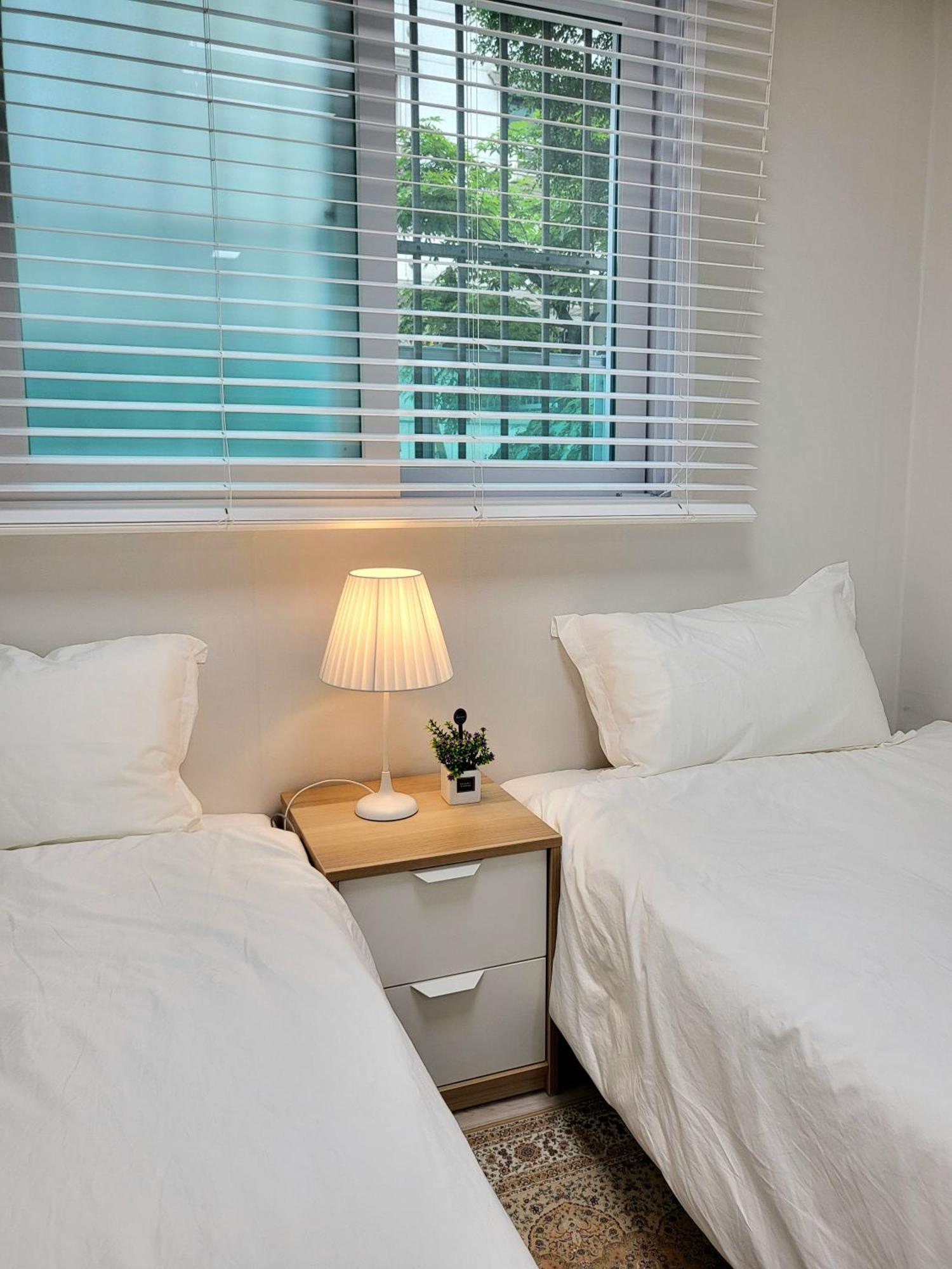 Moon House In #quiet #airport Transport Nearby#1 Min To Line2 Nakseongdae Subway