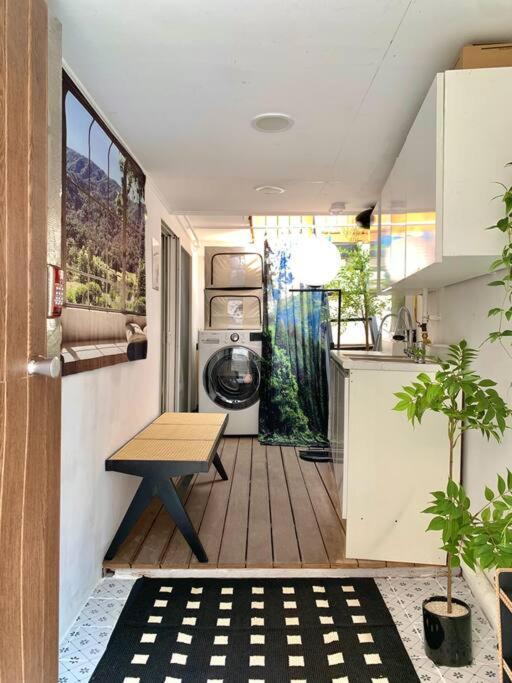 A Sensual Hanok-style Detached House In The Center *