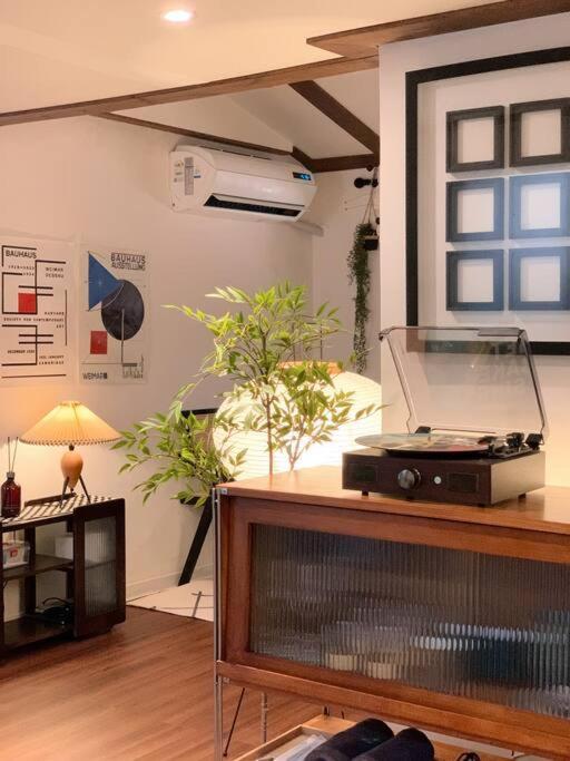 A Sensual Hanok-style Detached House In The Center Villa