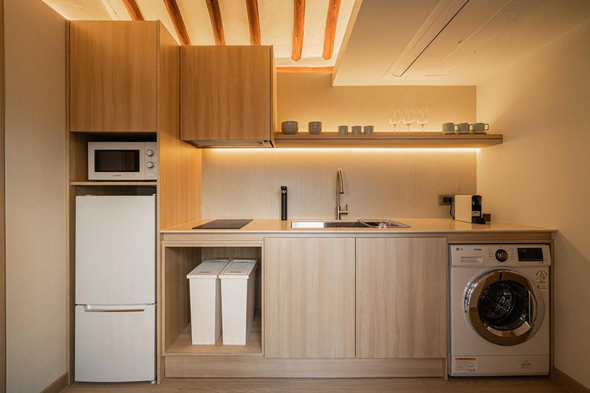 Moonlight Hill Apartment *