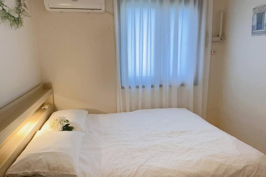 Villa House9 , Room3, Queen Bed4 ,elevator O , Hills X, Stairs X , 4min From Subway And Bus Station,exclusive Space Seoul
