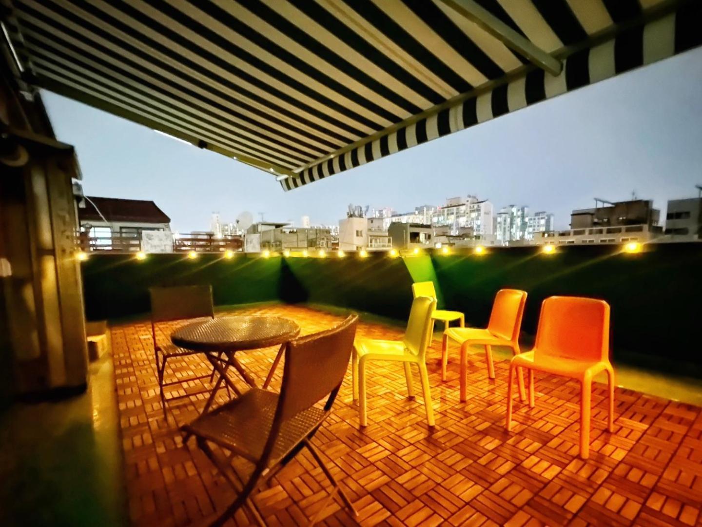 Modernstay Hongdae#mangwon Local Market 10mins, Hongdae, Airport Bus, Hanriver Park 10min,family * Seoul