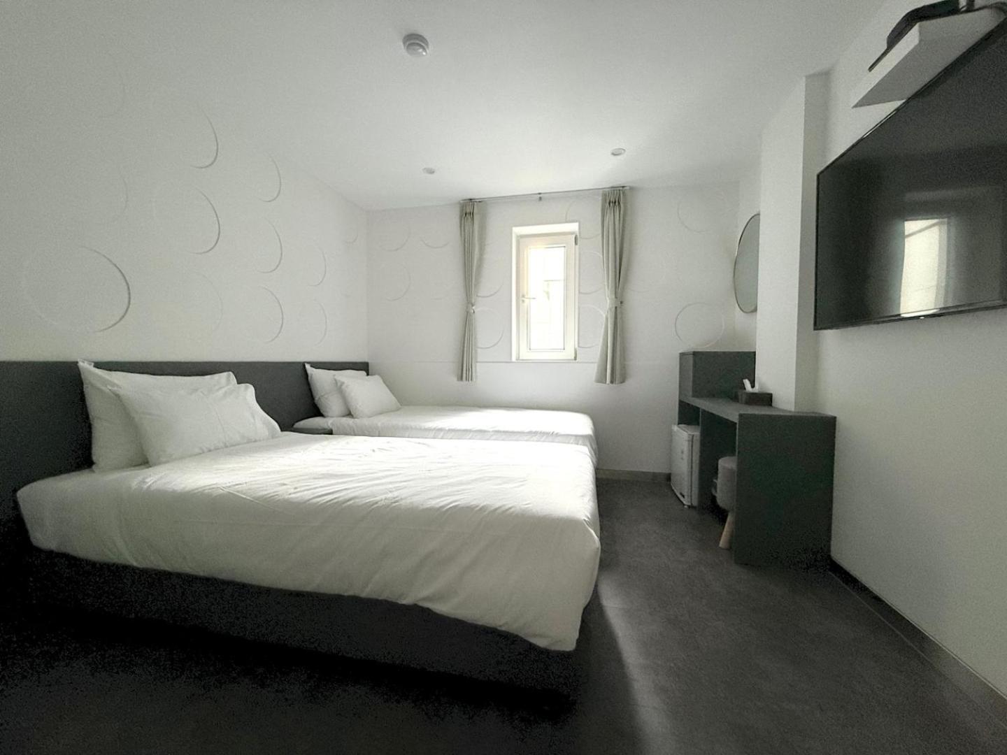 Firststay Hongdae Hotel 2*