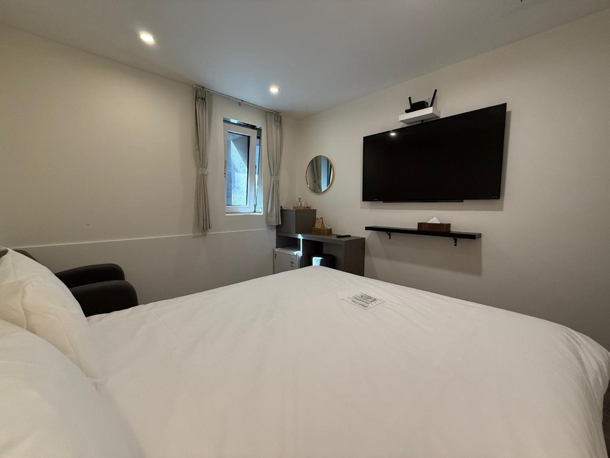 Firststay Hongdae Hotel