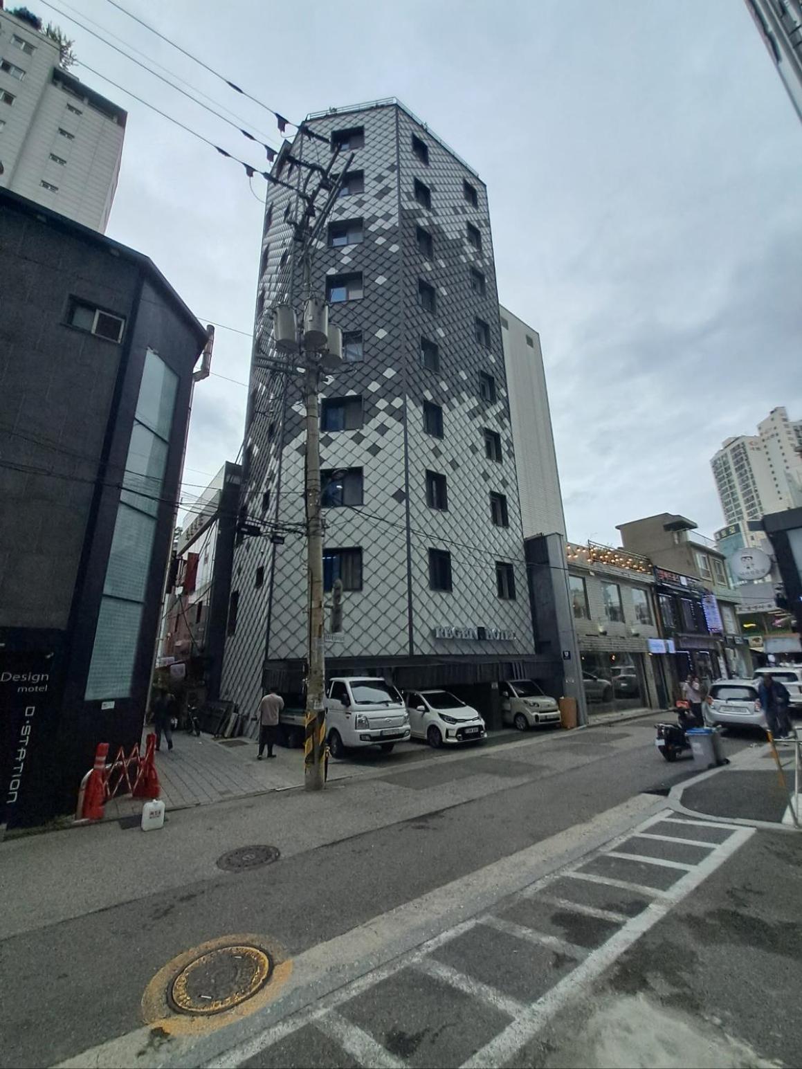 Regen Capsule hotel