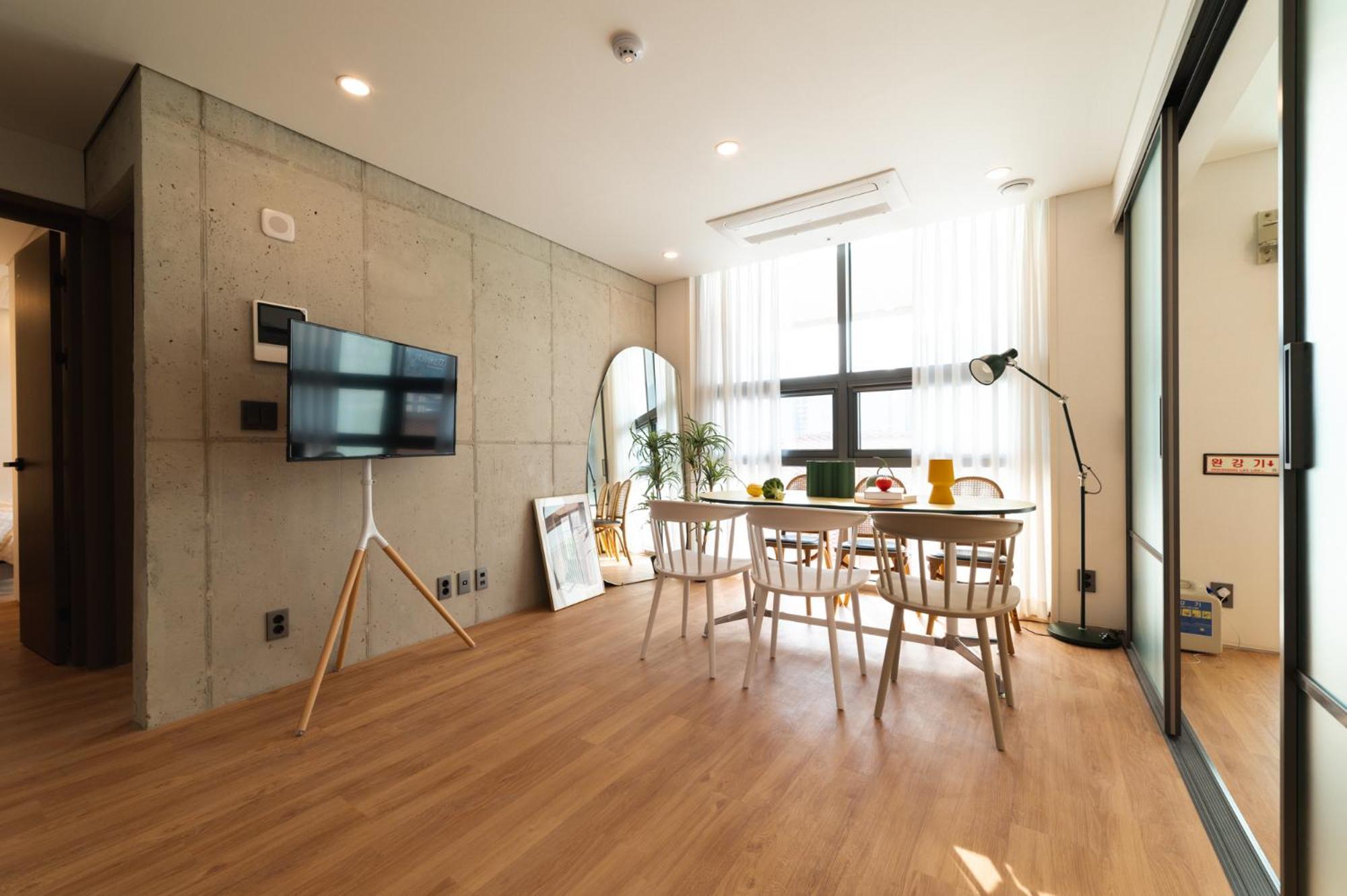 Apartment Wave Family #4 *