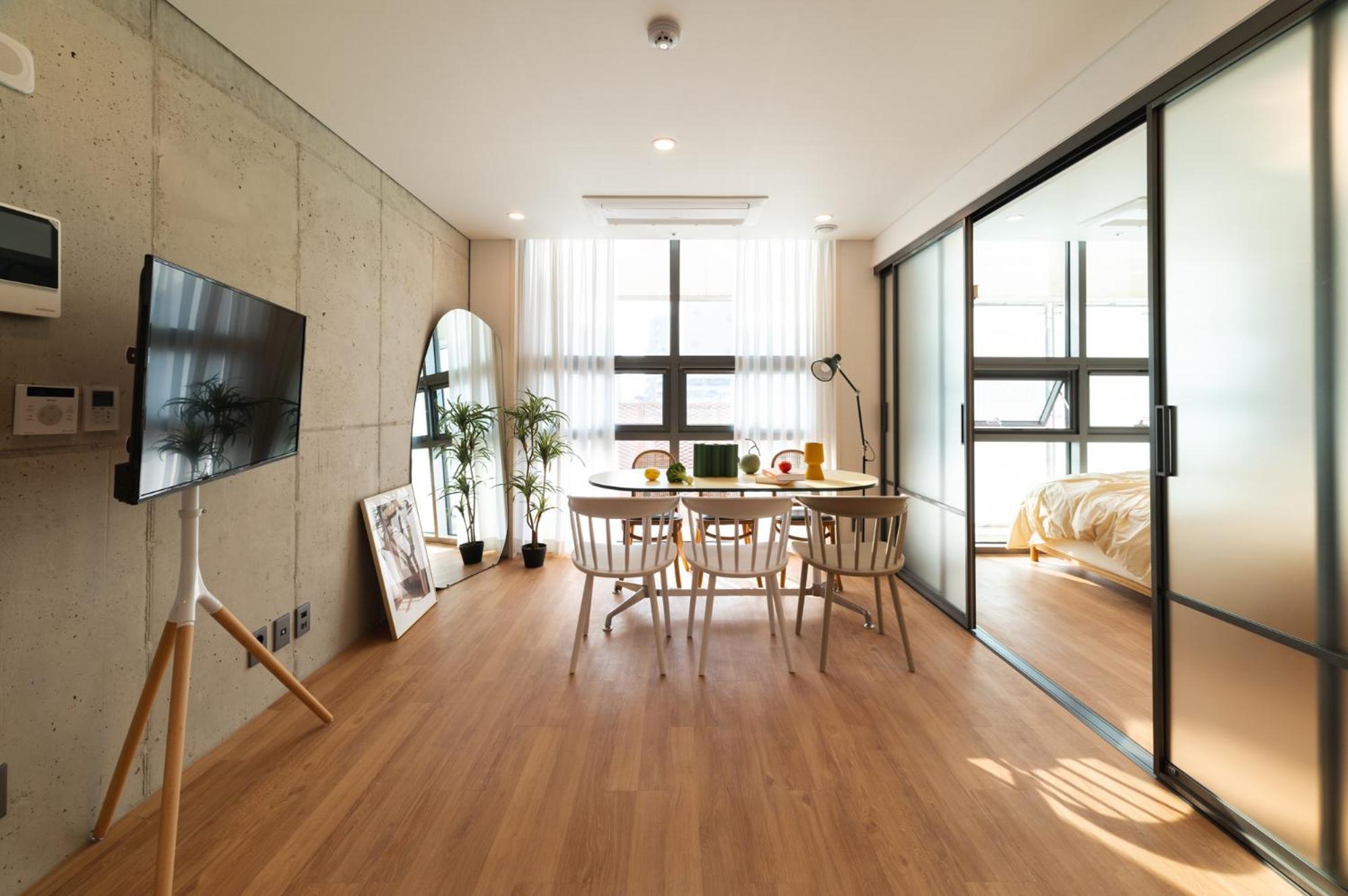 Apartment Wave Family #4 *