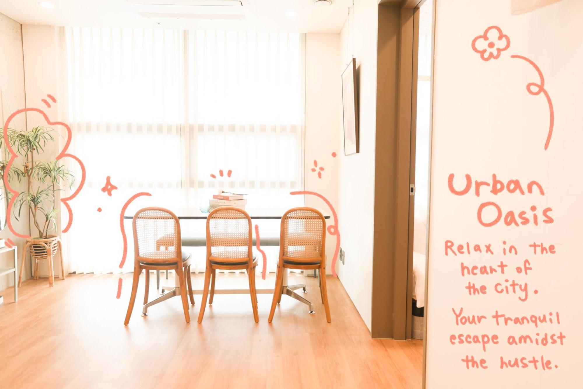 Hongik Univ Station Wave Family #1 Apartment Seoul
