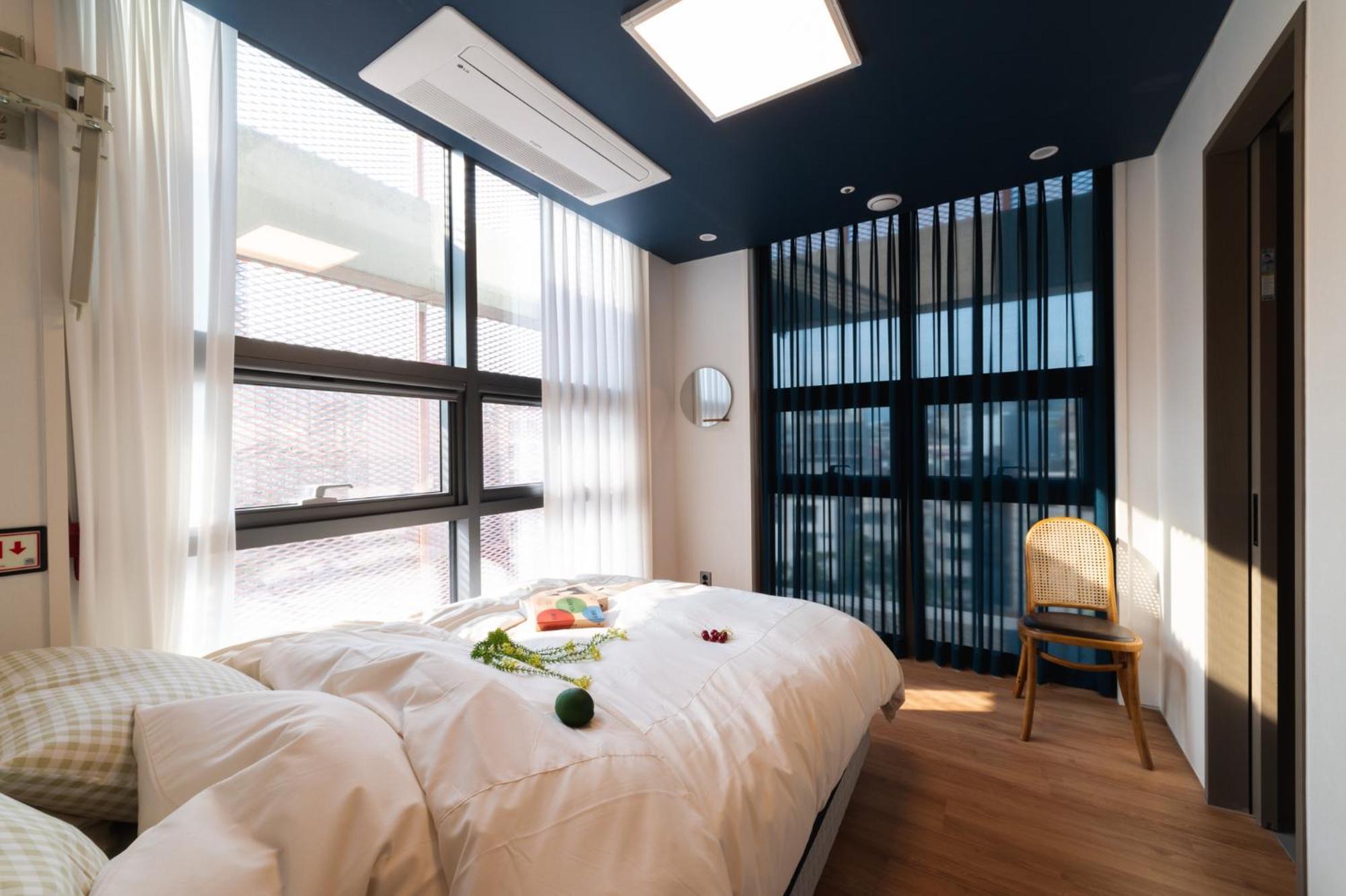Apartment Hongik Univ Station Wave Family #1 *