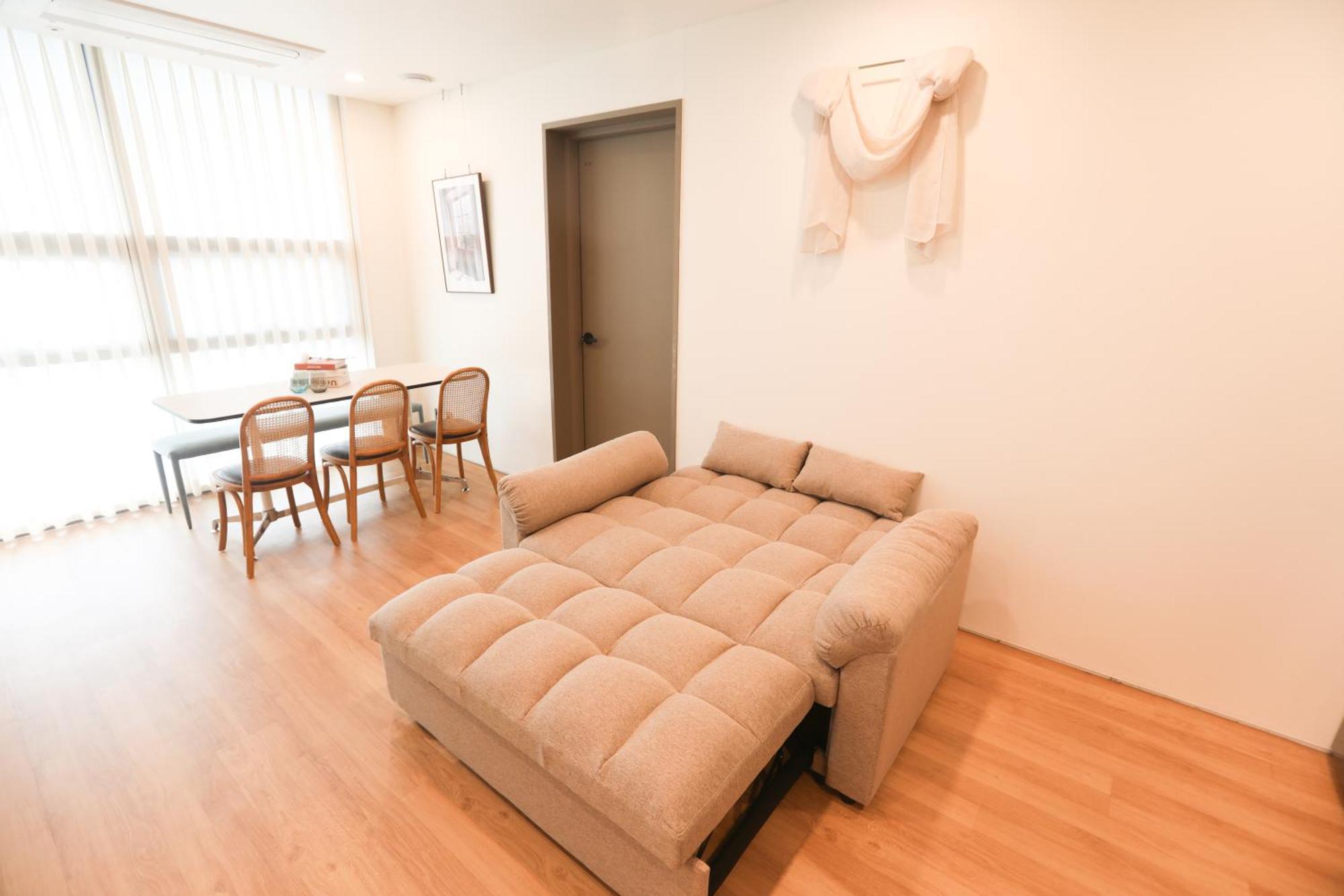 Hongik Univ Station Wave Family #1 Apartment