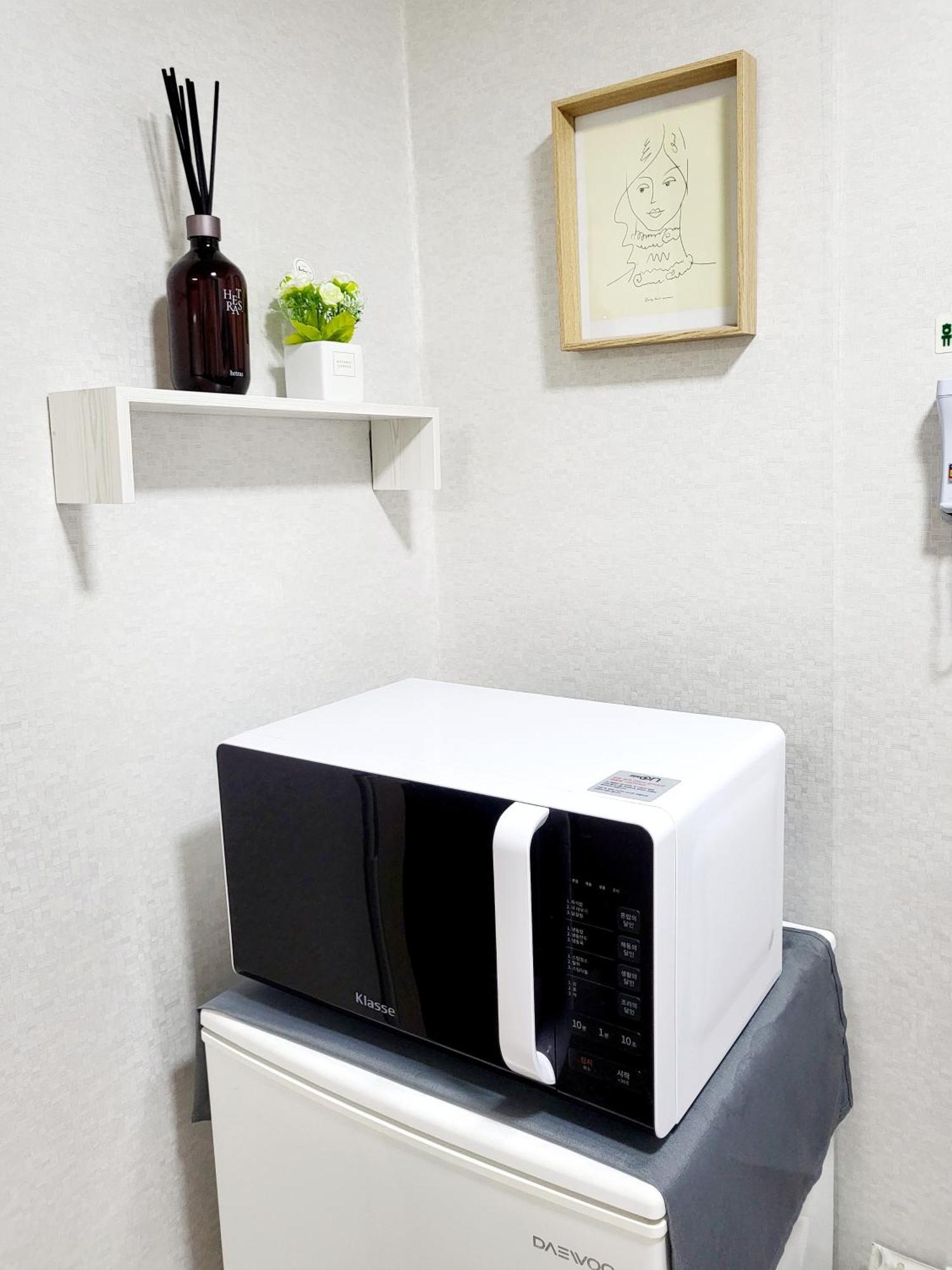 Moon House In #quiet #airport Transport Nearby#1 Min To Line2 Nakseongdae Subway