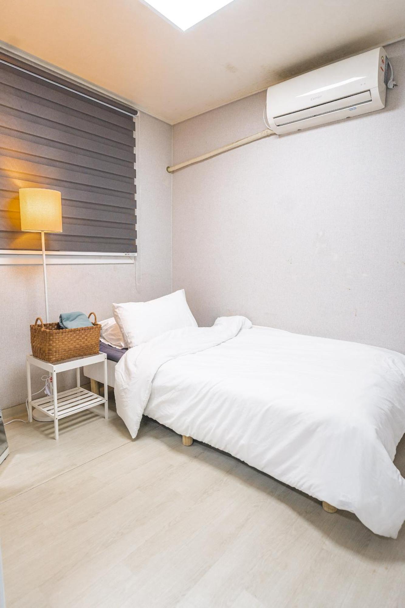 Apartment #hapjeong Station Cozy Chunbae's House Seoul