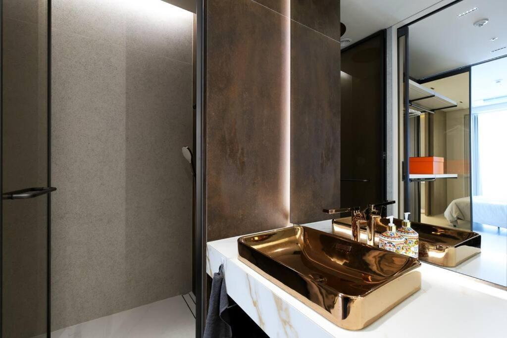 Apartment Modern Luxury In Gangnam With Cityview&wine Seoul