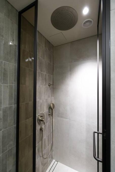 Modern Luxury In Gangnam With Cityview&wine Seoul