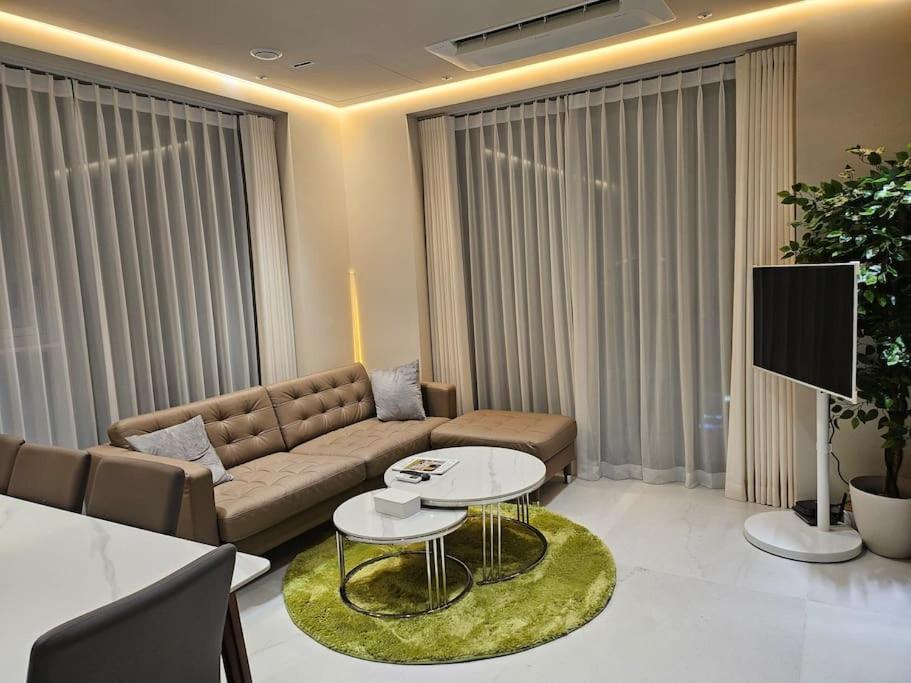 Modern Luxury In Gangnam With Cityview&wine