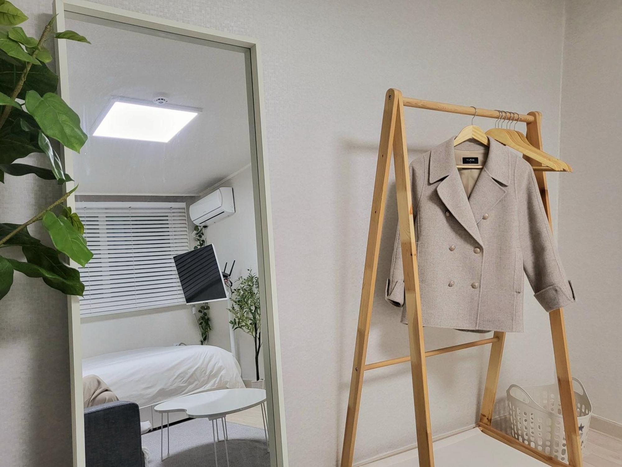 Moon House In #quiet #airport Transport Nearby#1 Min To Line2 Nakseongdae Subway Apartment