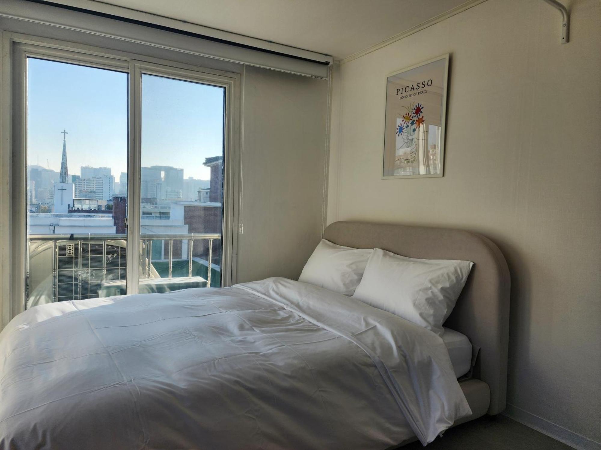 Gyedong Byeolchae, Bukchon Hanok Village & Namsan Tower View Warm Morning Sunshine Tranquil Rest Apartment Seoul