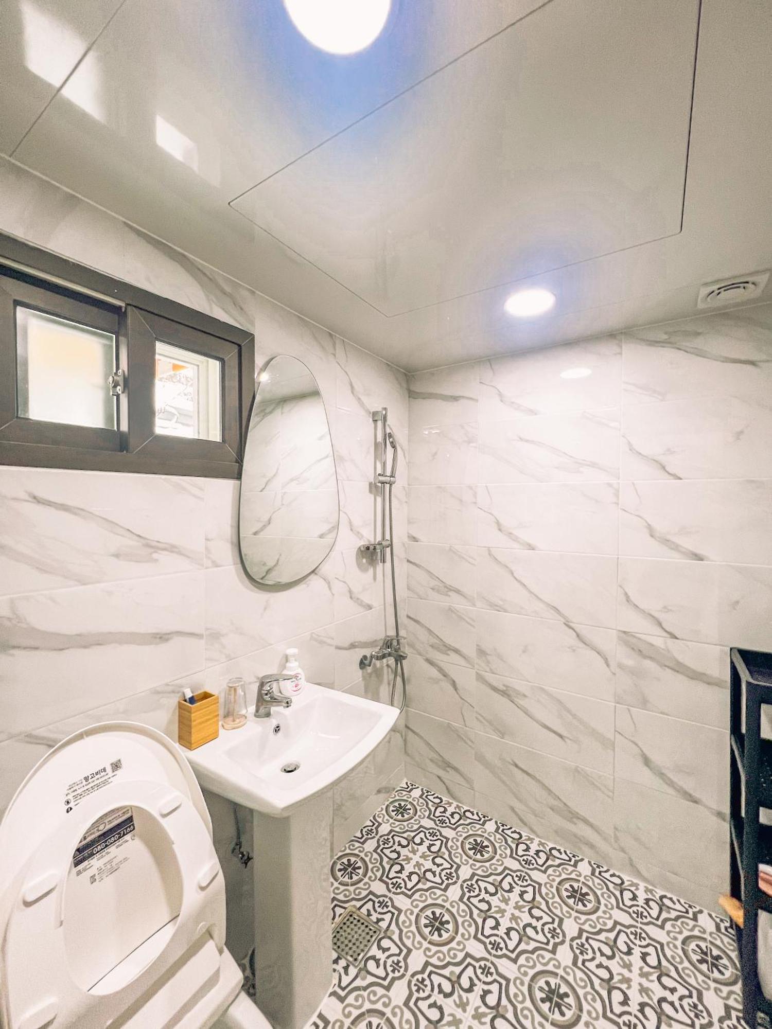 5br Family House, Myeongdong 7 Minutes, Gwanghwamun 10 Minutes, Namsan View, Patio *