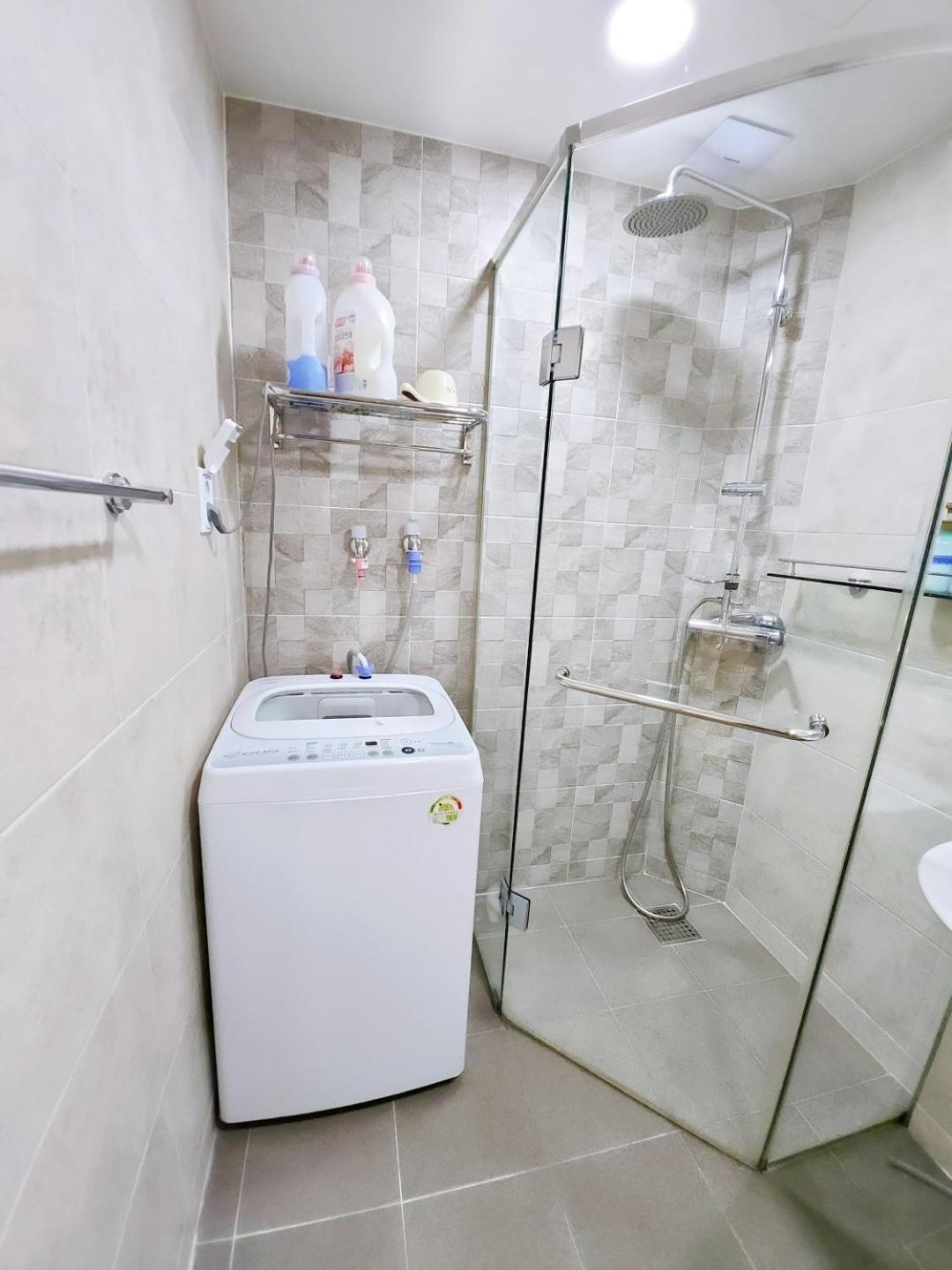 Hongdae Residence-2 1min From Hongik Uni Station Exit #1 Apartment *