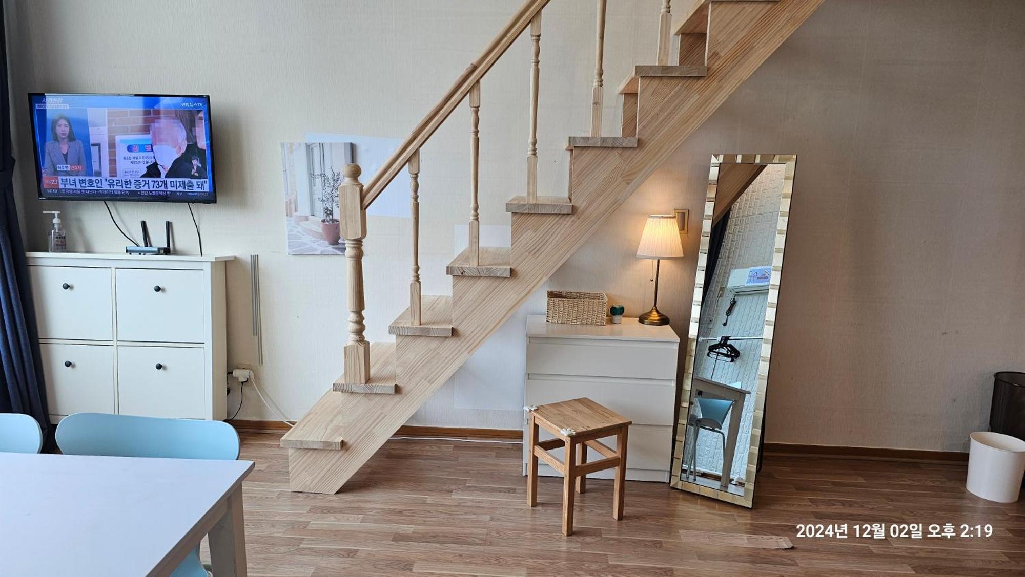 Hongdae Residence-5 1min From Hongik Uni Station Exit #1 Apartment *