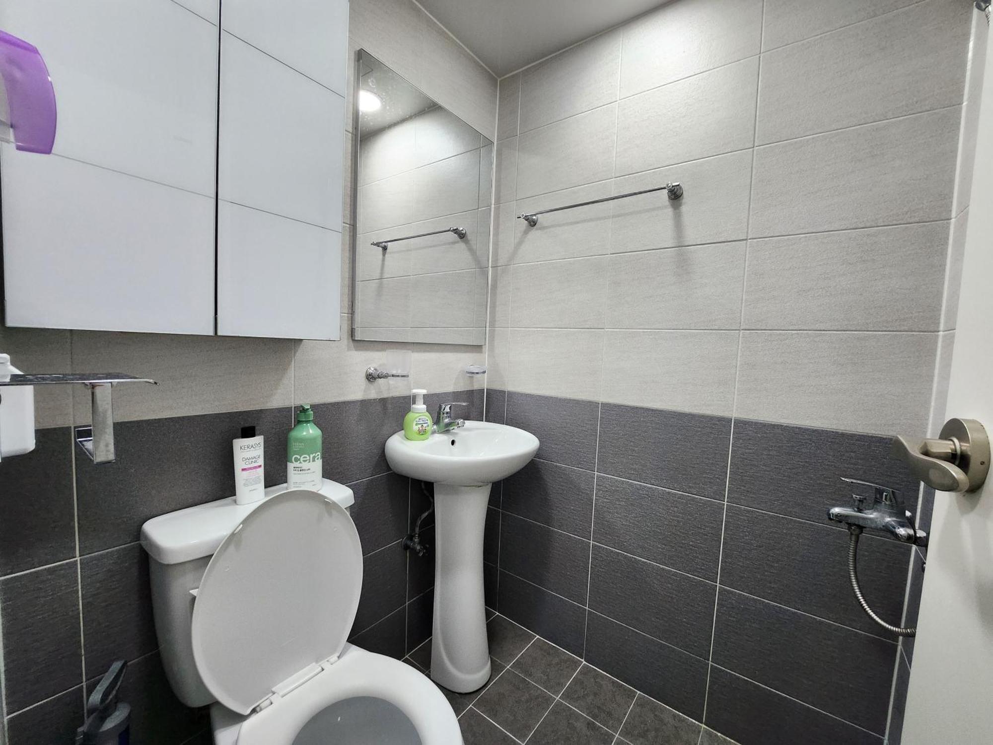 Cozy Near Soongsil Station Apartment