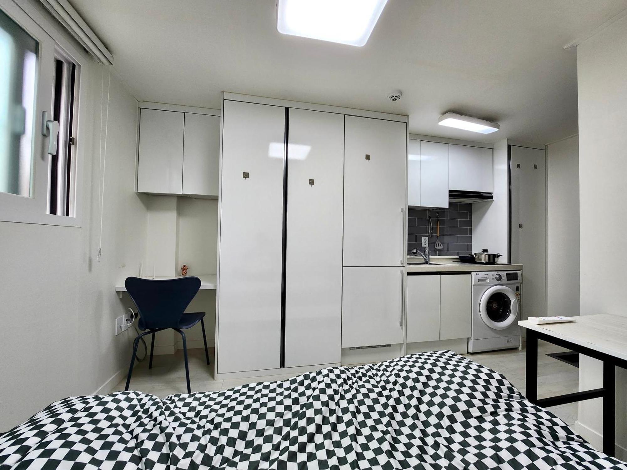 Cozy Near Soongsil Station Apartment Seoul