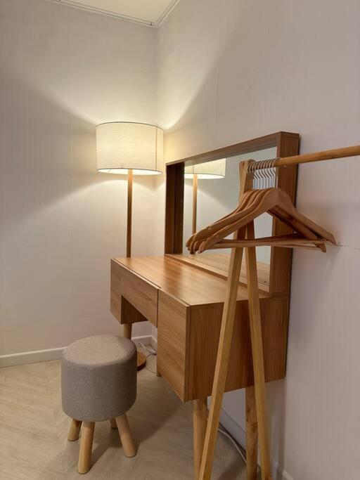 10-minute Walk From Hongdae Entrance Station, 2 Rooms, 3 Beds Apartment Seoul