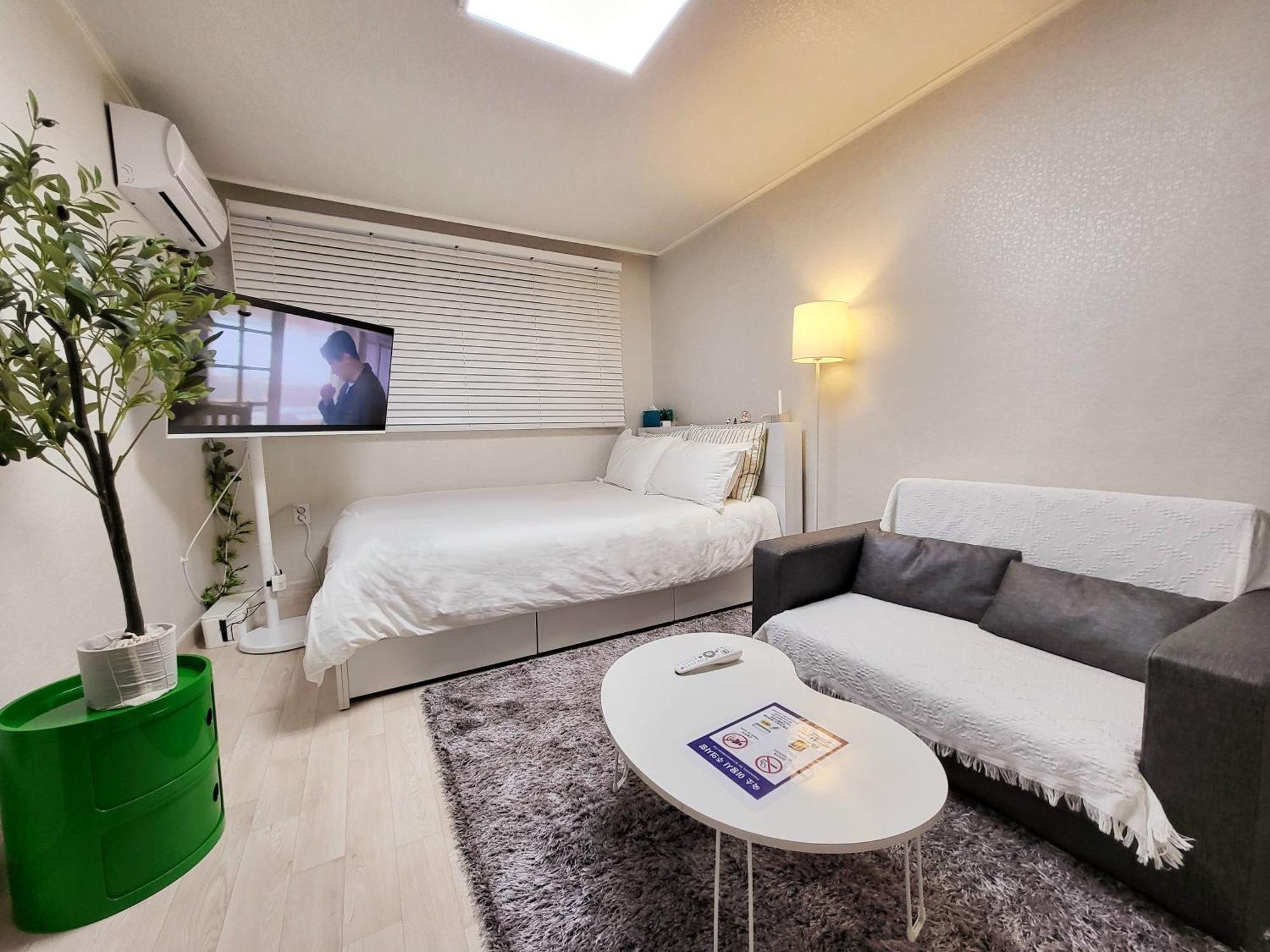 Apartment Moon House In #quiet #airport Transport Nearby#1 Min To Line2 Nakseongdae Subway Seoul