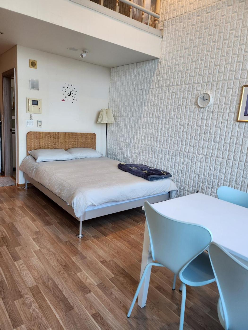 Hongdae Residence-5 1min From Hongik Uni Station Exit #1 Apartment Seoul