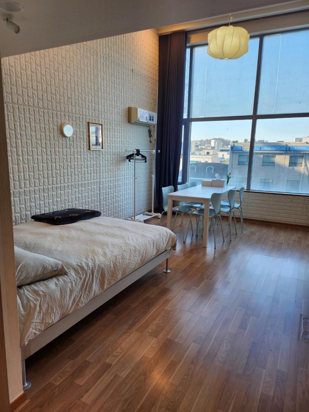 Apartment Hongdae Residence-5 1min From Hongik Uni Station Exit #1 Seoul